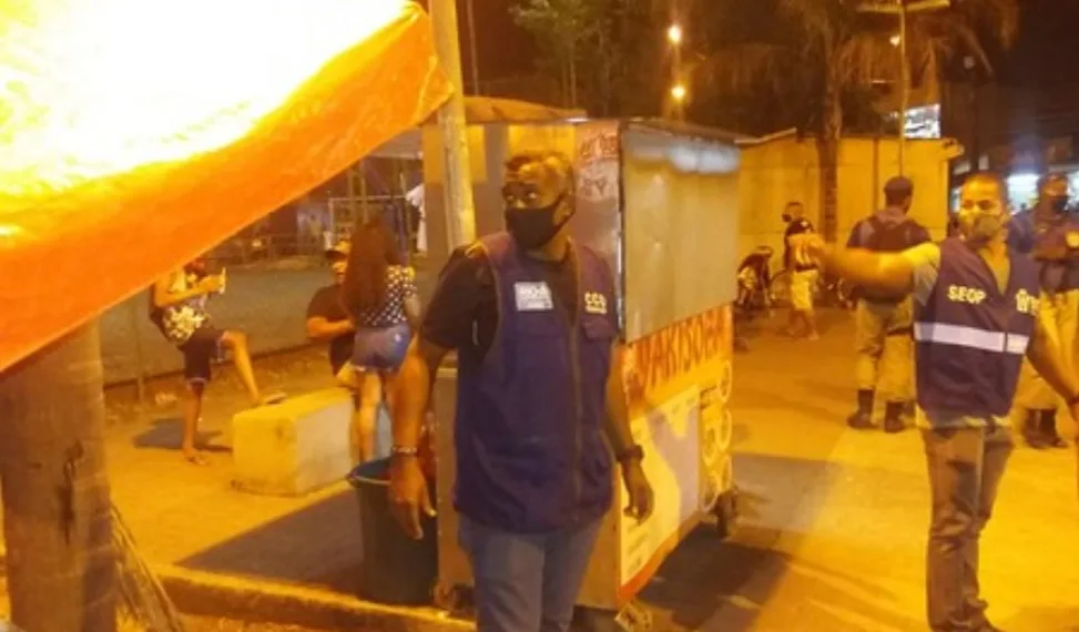 Ação  em Cosmos termina com seis estabelecimentos fechados e um homem preso por ameaçar agente com uma arma