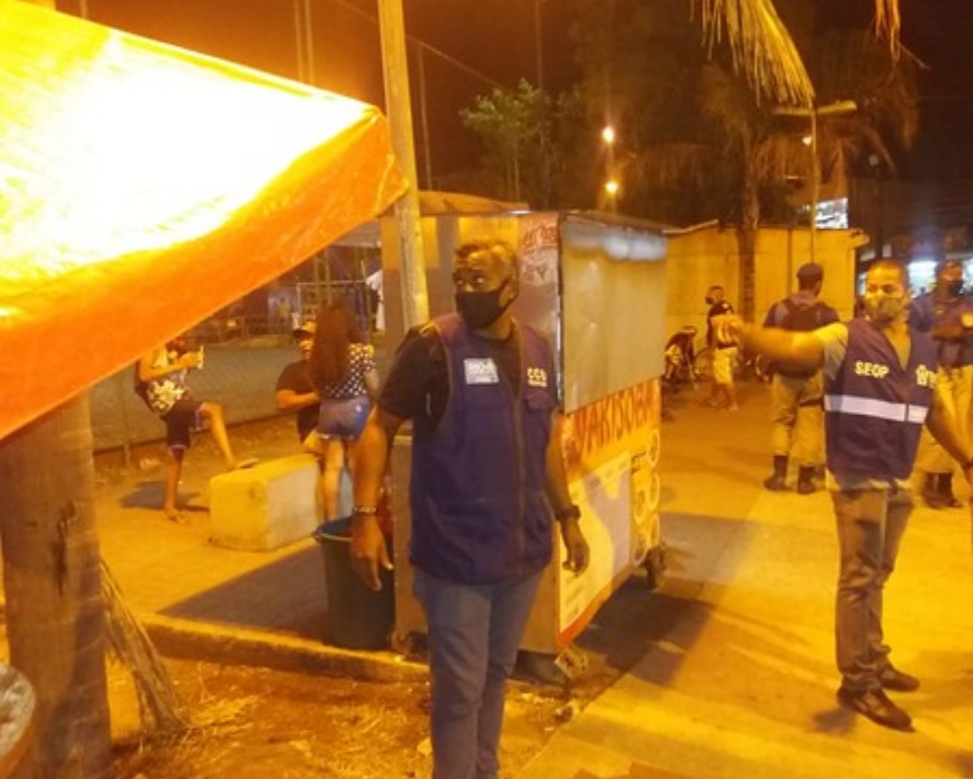 Ação  em Cosmos termina com seis estabelecimentos fechados e um homem preso por ameaçar agente com uma arma