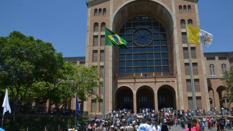 Santuário de Aparecida volta a receber fiéis após quatro meses fechado