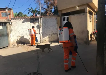 Comlurb já realizou trabalho de lavagem com água de reuso e detergente neutro e hipoclorito em todas as 633 comunidades da cidade. Foto: Divulgação/Comlurb