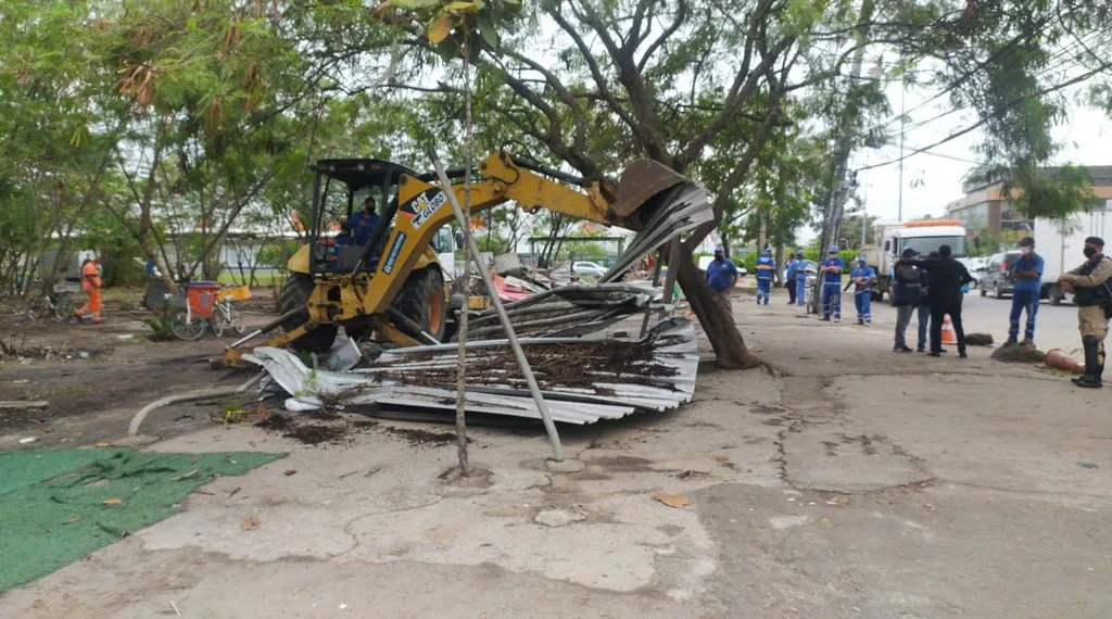 Prefeitura demole 14 construções irregulares no Recreio dos Bandeirantes