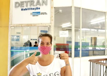 Detran reabre 17 unidades para entrega de CNH emitida antes da pandemia