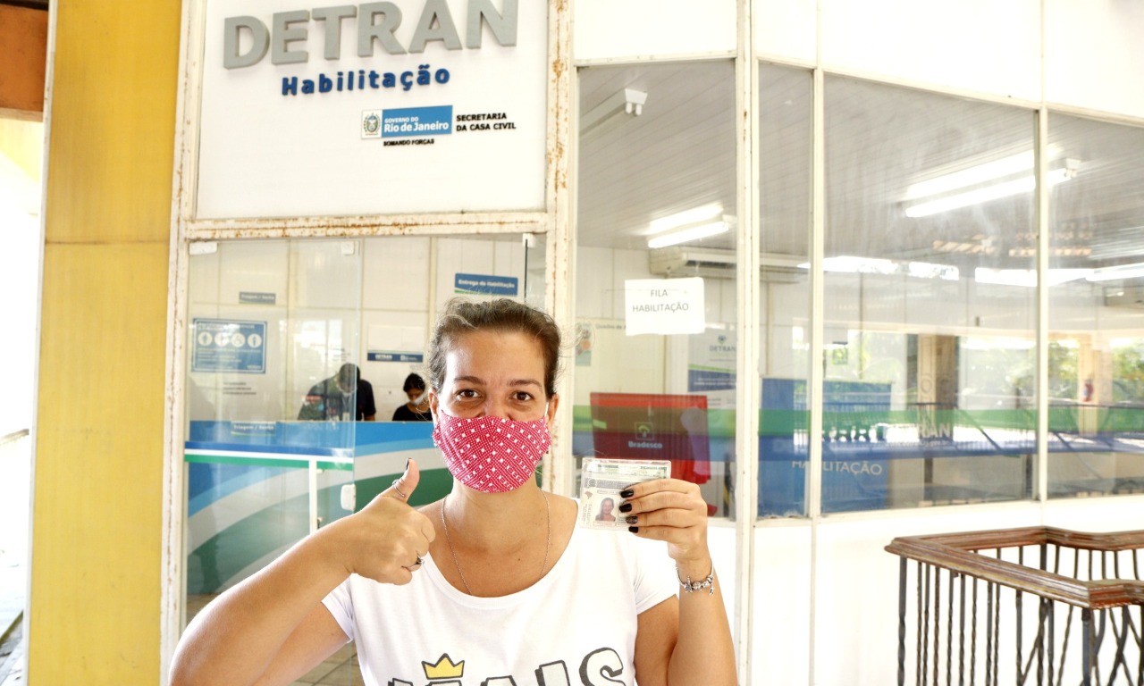 Detran reabre 17 unidades para entrega de CNH emitida antes da pandemia