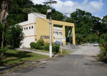 Carro da Polícia Civil é roubado durante troca de tiros em Campo Grande, na Zona Oeste do Rio