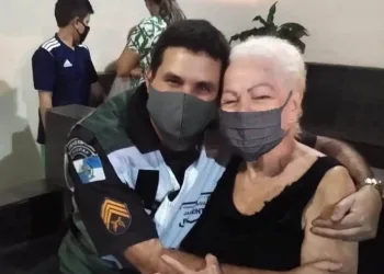 POLICIAIS  RESGATAM SENHORA DE INCÊNDIO NO DIA DOS AVÓS NA ZONA OESTE