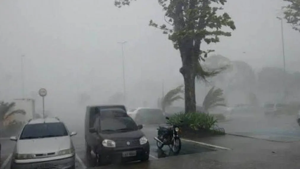 PREVISÃO DE CHUVA FRACA A MODERADA E DE VENTOS MODERADOS A FORTES PARA ESTA QUARTA-FEIRA