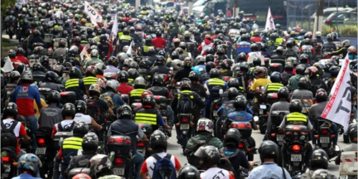 Entregadores de aplicativos realizam greve no Rio de Janeiro e pedem apoio da população