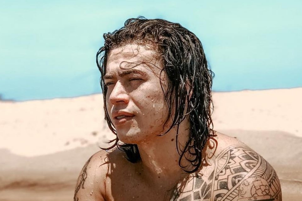 Whindersson Nunes briga com deputado na web após ser chamado de “corno”