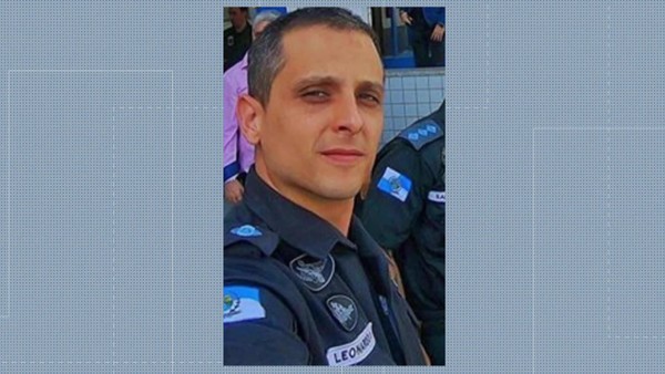 Capitão da PM suspeito de chefiar a milícia na Zona Oeste do Rio se entrega na delegacia