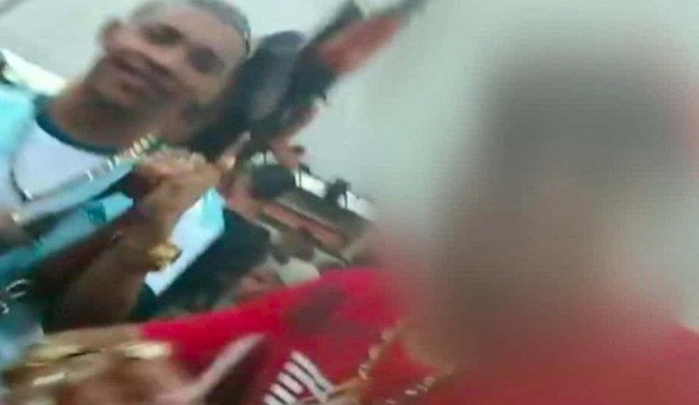 MC Poze é considerado foragido, investigado por ligação ao tráfico