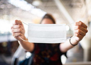 Saiba quantas vezes é recomendado lavar sua máscara sem perder a eficácia