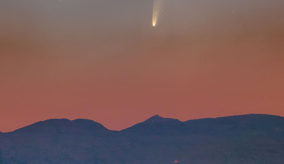 Cometa que se aproxima da Terra é fotografado no céu do Líbano