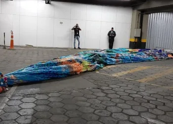 Polícia troca tiros e prende baloeiros após invasão ao Galeão para pegar balão de 18 metros