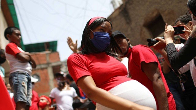 Coronavírus pode passar de mãe para filho pela placenta, aponta pesquisa