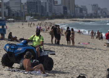 Após confusão em bares, Crivella volta atrás na previsão de liberar praias e pede apoio da PM