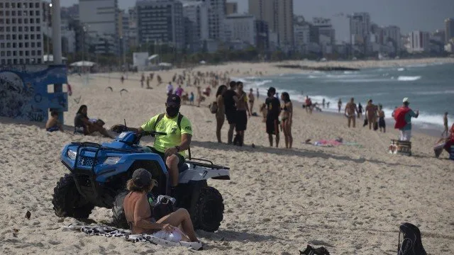 Após confusão em bares, Crivella volta atrás na previsão de liberar praias e pede apoio da PM