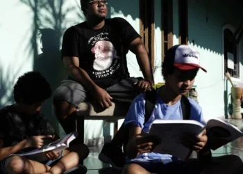 Pais, alunos e professores das redes particular e pública temem a volta às aulas