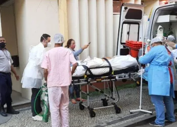 Mesmo após a Justiça determinar manutenção de hospitais de campanha, estado prossegue desmonte das unidades