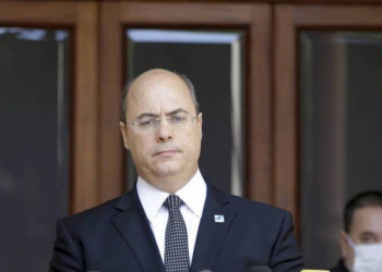 ‘Tem que perguntar para o secretário de Saúde’, diz Witzel sobre fechamento de hospitais de campanha