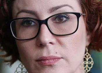 Deputada é acusada de fingir ter coronavírus só para dizer que tomou cloroquina