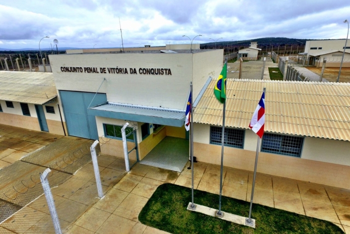 Pai é preso por estupro após filho simular ato na frente dos avós maternos