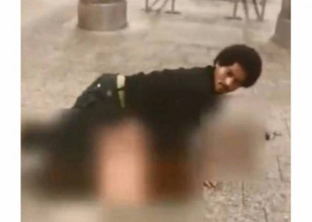 Vídeo: Homem tenta estuprar mulher no metrô e ninguém faz nada