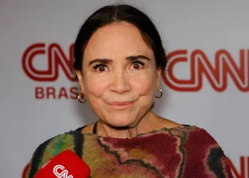 Regina Duarte sofre acidente  e quebra três dentes