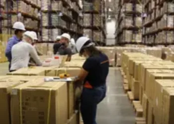 Ministério da Saúde tem estoque parado de quase 10 milhões de testes para Covid-19