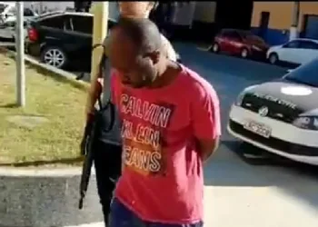 ( VIDEO) PASTOR É PRESO ACUSADO DE ABUSAR DAS PRÓPRIAS FILHAS NO RJ