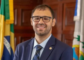 Deputado quer porte de armas para profissionais estaduais da saúde e da educação