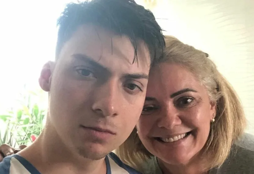 Filho de Bolsonaro testa positivo para covid-19!!