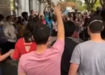VÍDEO – APÓS SARA WINTER DIVULGAR ENDEREÇO, MULTIDÃO OCUPAM HOSPITAL CONTRA ABORTO DE MENINA DE 10 ANOS