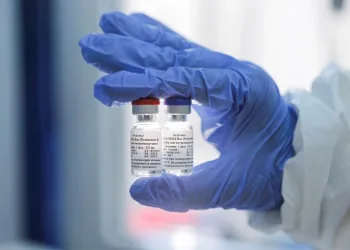 Rússia quer usar o Brasil para produzir vacina contra a Covid