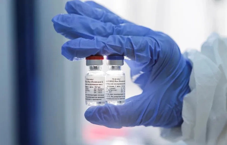 Rússia quer usar o Brasil para produzir vacina contra a Covid