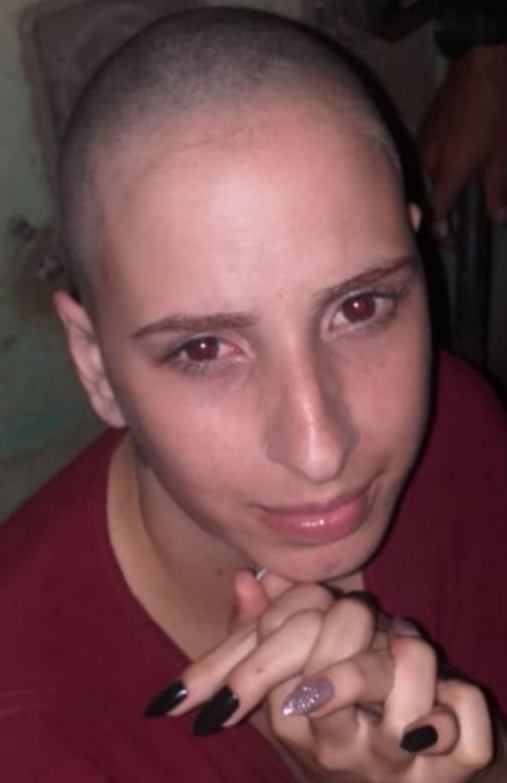 MÃE MALTRATA FILHO EM COMUNIDADE NO RJ  E TRAFICANTES RASPAM SUA CABEÇA( VIDEOS)