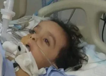 Um menino de apenas 1 ano e meio morreu após a haste de um teste para a Covid-19