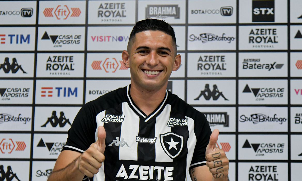 Botafogo dispensa três jogadores