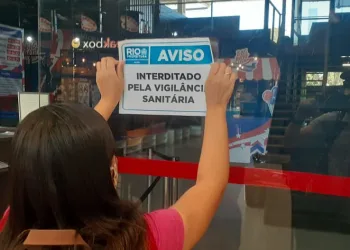 Prefeitura interdita espaço de lazer para crianças e boliche em shopping na Barra da Tijuca