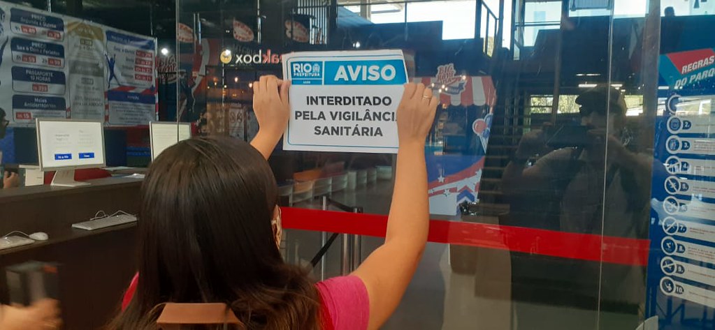 Prefeitura interdita espaço de lazer para crianças e boliche em shopping na Barra da Tijuca