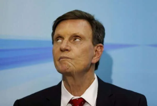 Crivella faz acordo para testar coquetel contra a Covid-19