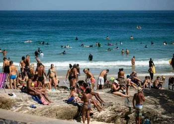 CRIVELLA ESTUDA “RESERVAR ” ÁREAS NA AREIA DA PRAIA POR APLICATIVO