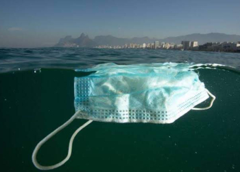 MÁSCARAS DESCARTÁVEIS COMEÇAM POLUIR MAR E ORLA DO RIO