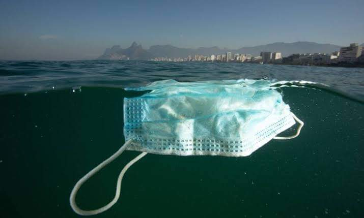 MÁSCARAS DESCARTÁVEIS COMEÇAM POLUIR MAR E ORLA DO RIO