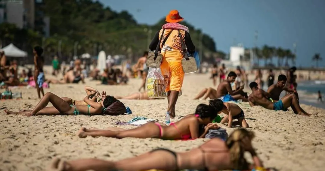 PREFEITURA VAI DEMARCAR FAIXA DE AREIA DAS PRAIAS DO RIO E RESERVA SERÁ POR APLICATIVO