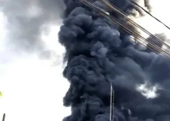 Incêndio de grandes proporções em bairro da zona oeste