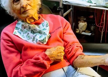 Vovó  de 103 anos faz primeira tatuagem e encerra lista de desejos( fotos)