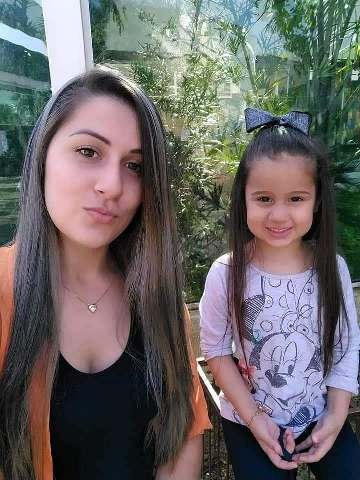 MÃE QUE FICOU CONHECIDA POR FAZER LINDOS DESENHOS EM SUA BARRIGA QUANDO ESTAVA GRÁVIDA, PERDE SUA FILHA EM ACIDENTE