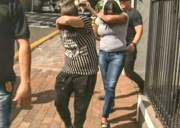 Filha De cantor  famoso e Namorada São Presas Por Envolvimento Na Morte De Suspeito De Pedofilia.