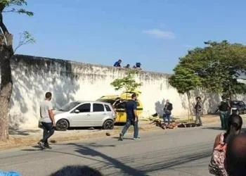 Quatro bandidos feridos e um morreu  durante troca de tiros com PMs no RJ