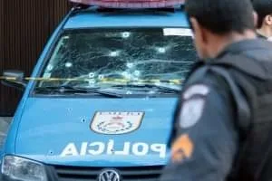 Viatura da PM é atacada a tiros no RJ